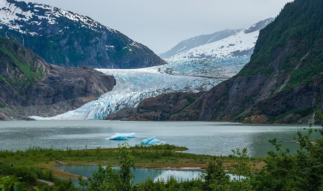 Svalbard Spring: Ice & Wild Peaks